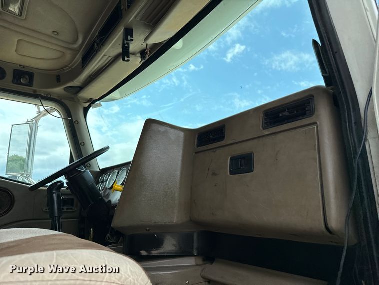 image for item EJ0610 2006 International  5500i dump truck