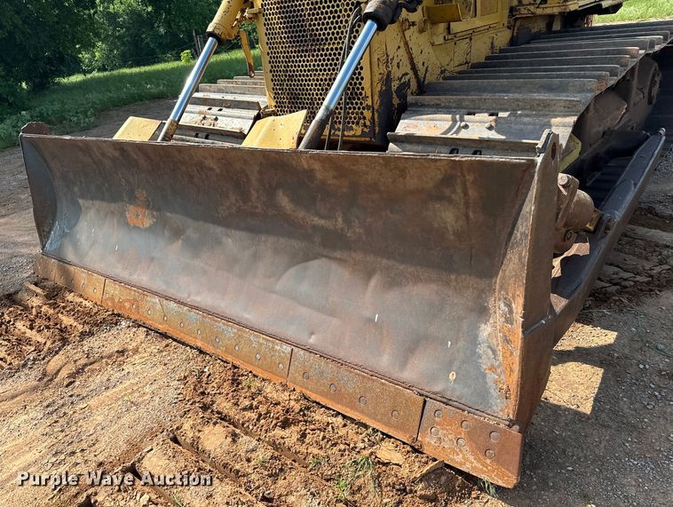image for item EJ0615 1982 Caterpillar  D6D dozer