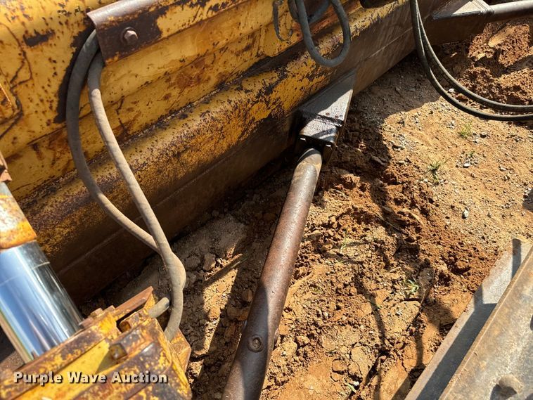 image for item EJ0615 1982 Caterpillar  D6D dozer