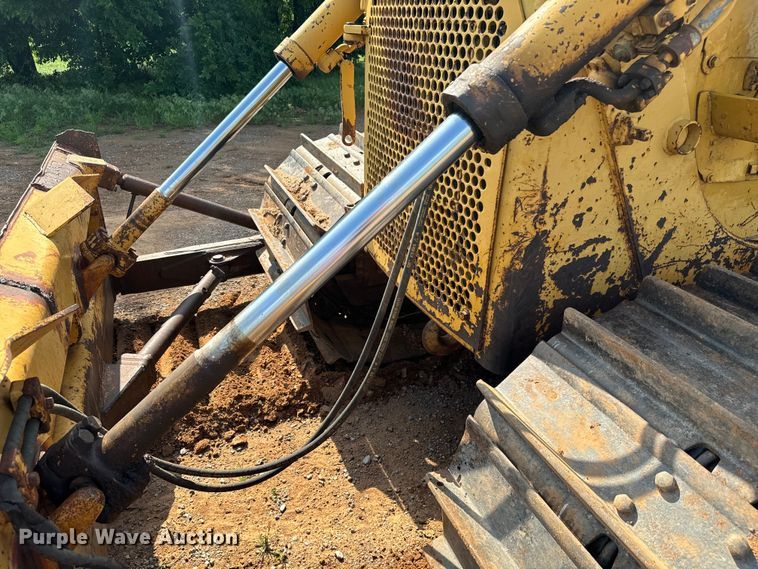 image for item EJ0615 1982 Caterpillar  D6D dozer