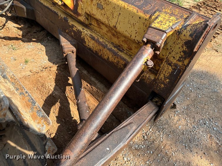 image for item EJ0615 1982 Caterpillar  D6D dozer