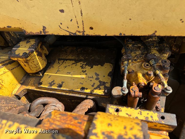 image for item EJ0615 1982 Caterpillar  D6D dozer