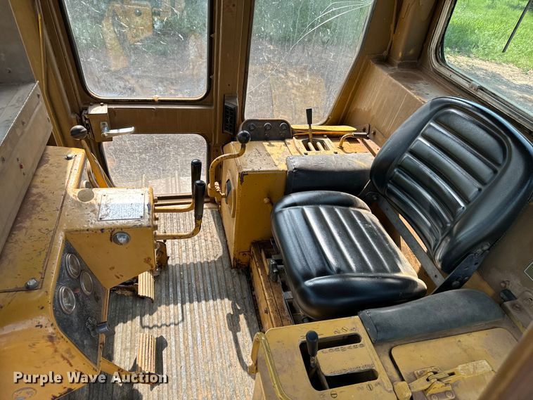 image for item EJ0615 1982 Caterpillar  D6D dozer