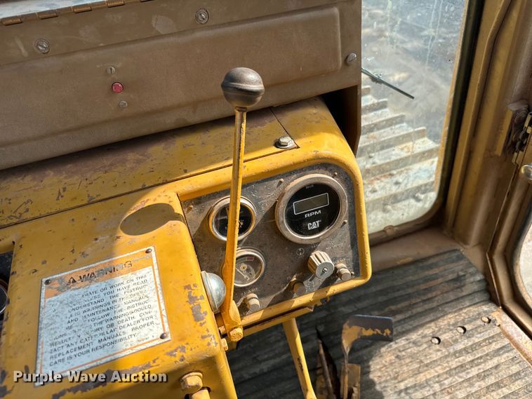 image for item EJ0615 1982 Caterpillar  D6D dozer