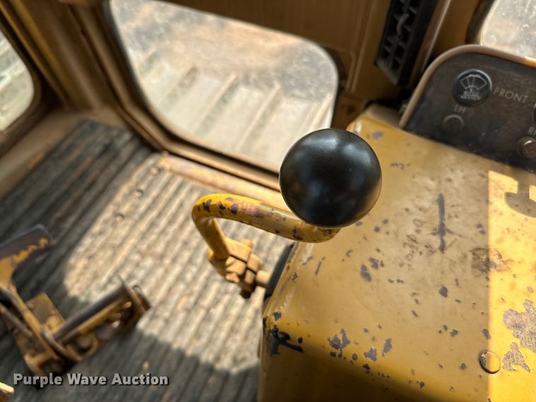 image for item EJ0615 1982 Caterpillar  D6D dozer