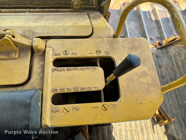 image for item EJ0615 1982 Caterpillar  D6D dozer