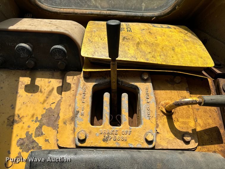 image for item EJ0615 1982 Caterpillar  D6D dozer