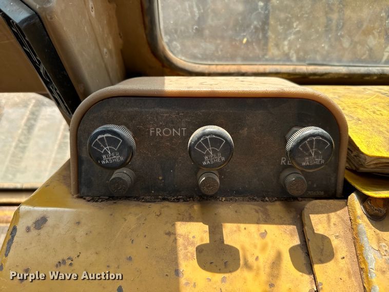 image for item EJ0615 1982 Caterpillar  D6D dozer