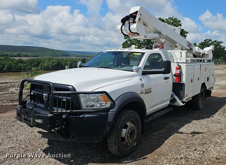 image for item EJ5359 2016 Dodge Ram 5500 HD bucket truck