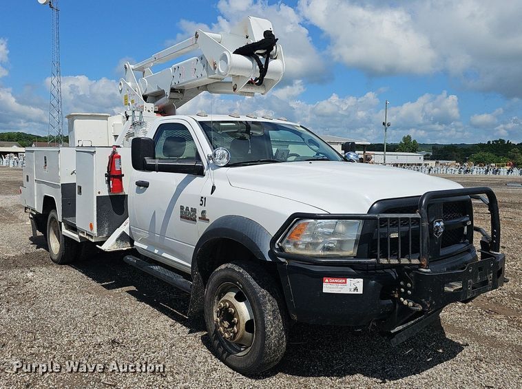 image for item EJ5359 2016 Dodge Ram 5500 HD bucket truck