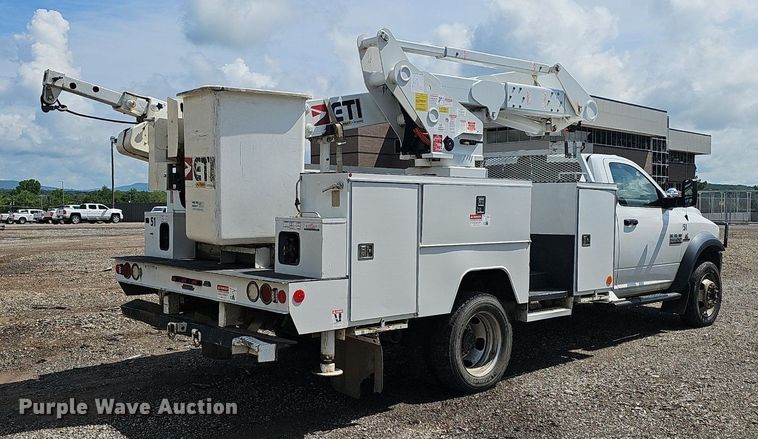 image for item EJ5359 2016 Dodge Ram 5500 HD bucket truck