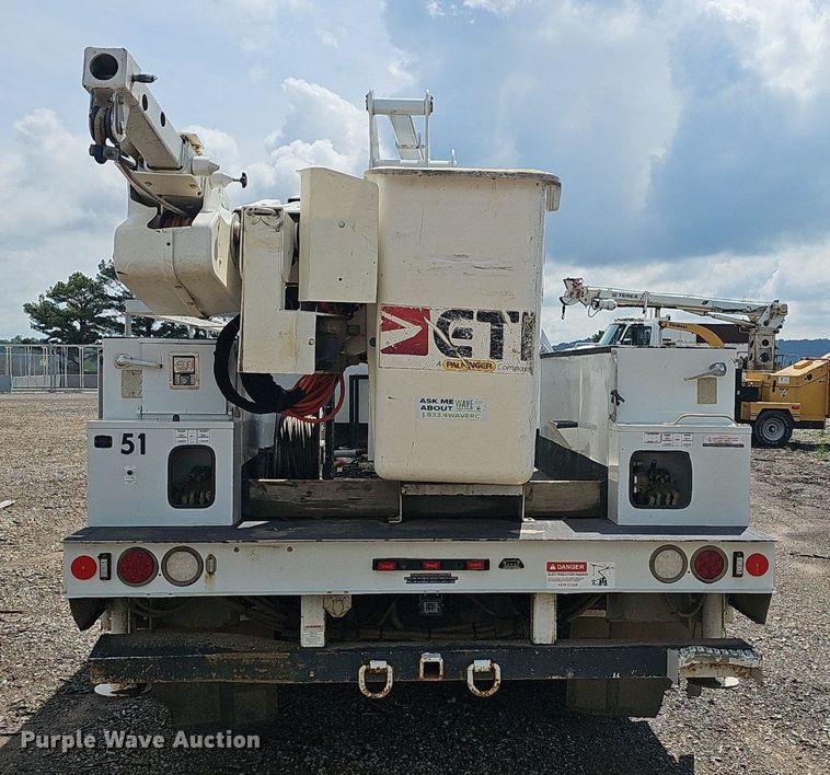 image for item EJ5359 2016 Dodge Ram 5500 HD bucket truck