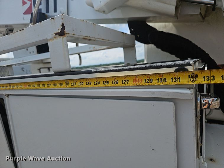 image for item EJ5359 2016 Dodge Ram 5500 HD bucket truck