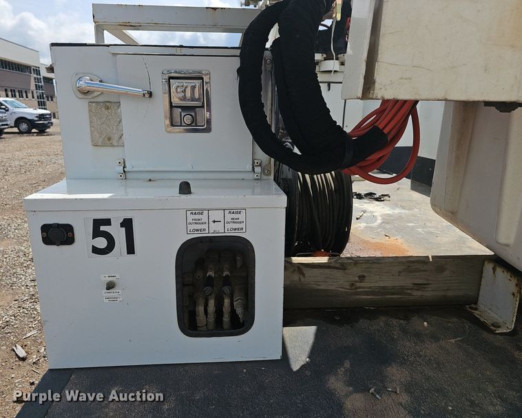 image for item EJ5359 2016 Dodge Ram 5500 HD bucket truck