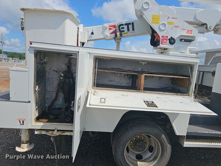 image for item EJ5359 2016 Dodge Ram 5500 HD bucket truck