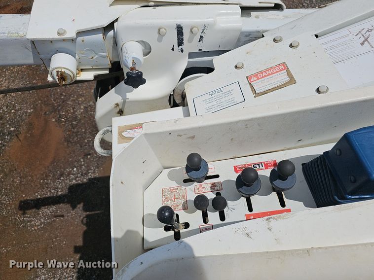 image for item EJ5359 2016 Dodge Ram 5500 HD bucket truck