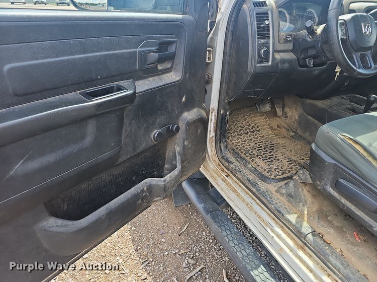 image for item EJ5359 2016 Dodge Ram 5500 HD bucket truck