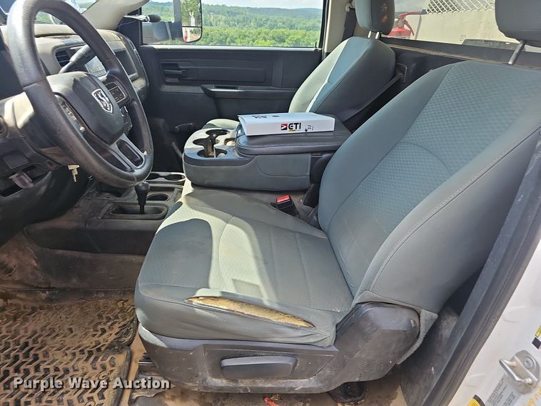 image for item EJ5359 2016 Dodge Ram 5500 HD bucket truck