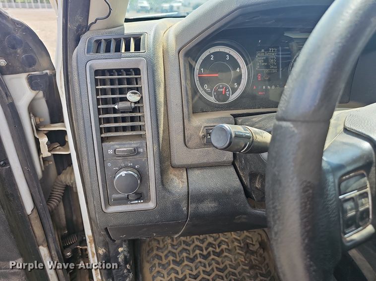 image for item EJ5359 2016 Dodge Ram 5500 HD bucket truck