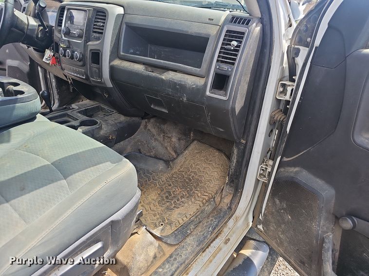 image for item EJ5359 2016 Dodge Ram 5500 HD bucket truck