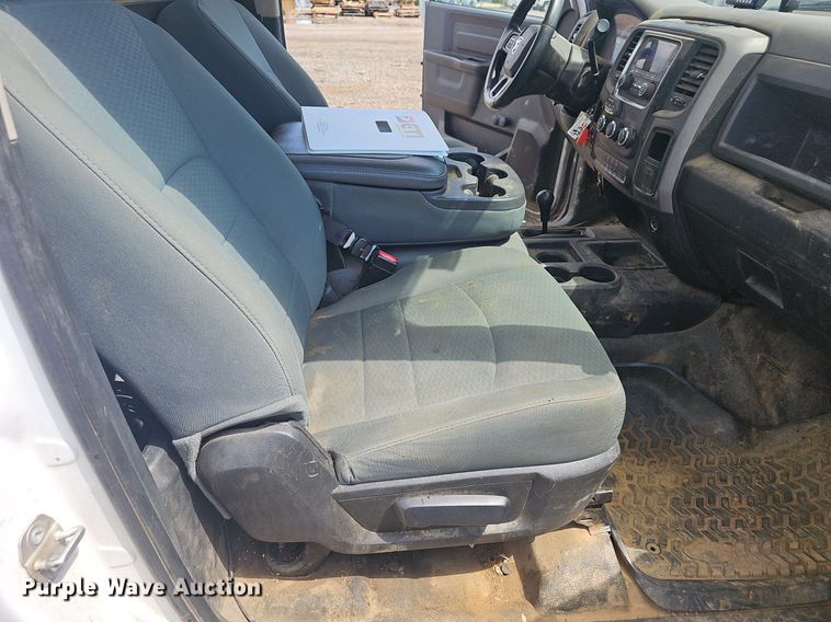 image for item EJ5359 2016 Dodge Ram 5500 HD bucket truck