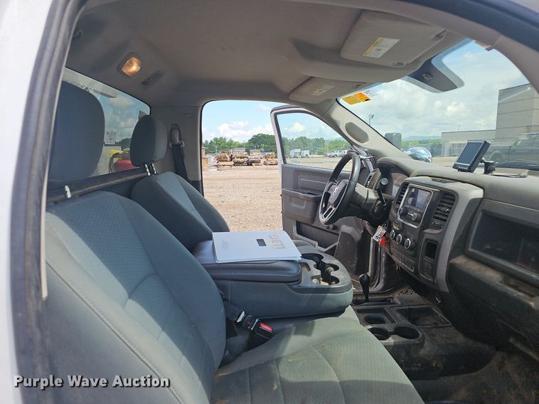 image for item EJ5359 2016 Dodge Ram 5500 HD bucket truck