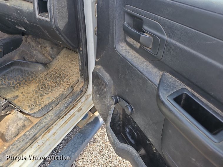 image for item EJ5359 2016 Dodge Ram 5500 HD bucket truck