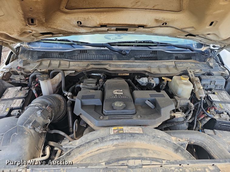 image for item EJ5359 2016 Dodge Ram 5500 HD bucket truck