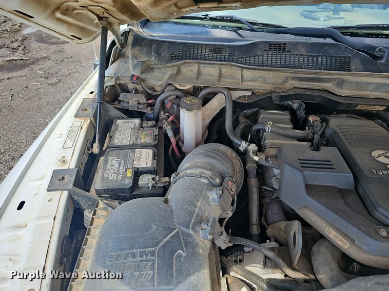 image for item EJ5359 2016 Dodge Ram 5500 HD bucket truck