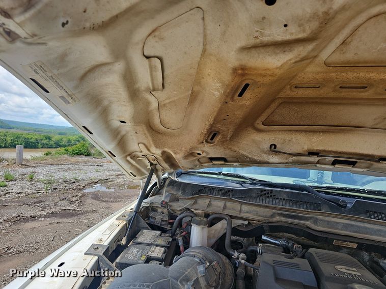 image for item EJ5359 2016 Dodge Ram 5500 HD bucket truck