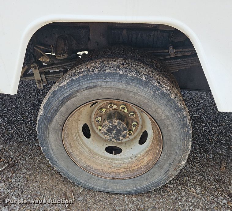 image for item EJ5359 2016 Dodge Ram 5500 HD bucket truck