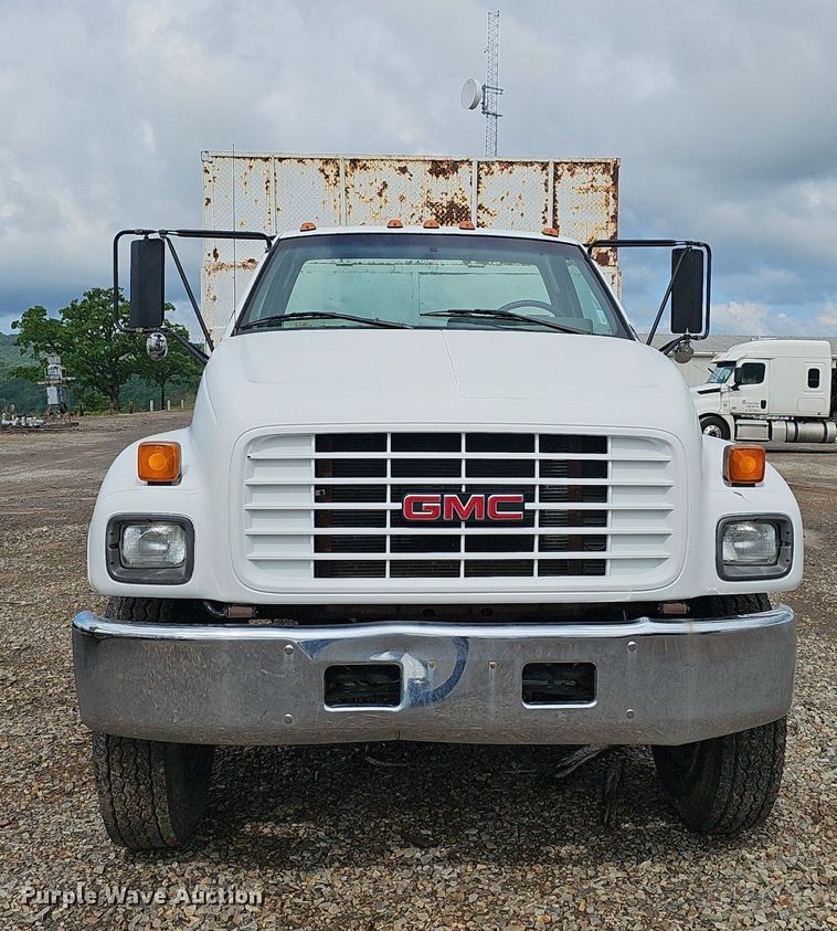 image for item EJ5360 1999 GMC C6500 chipper truck