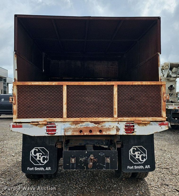 image for item EJ5360 1999 GMC C6500 chipper truck