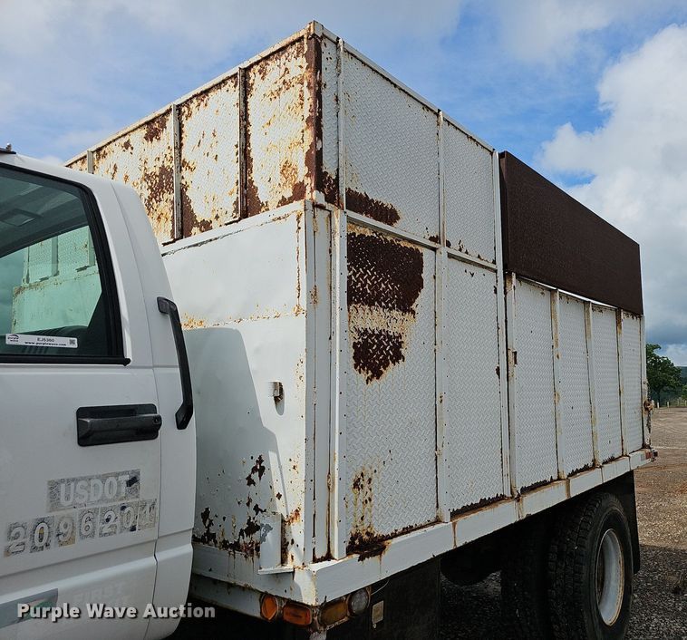 image for item EJ5360 1999 GMC C6500 chipper truck