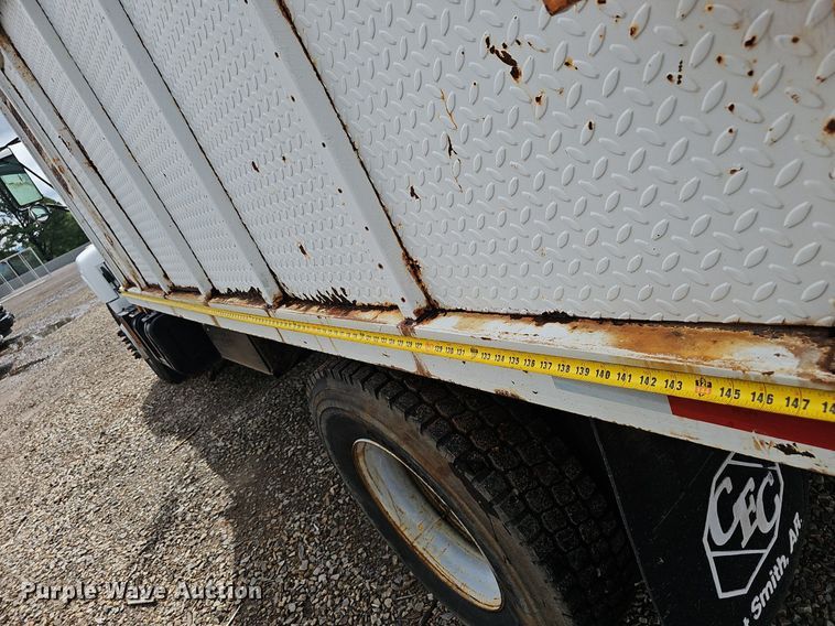 image for item EJ5360 1999 GMC C6500 chipper truck