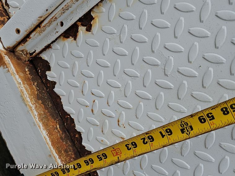 image for item EJ5360 1999 GMC C6500 chipper truck