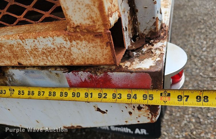 image for item EJ5360 1999 GMC C6500 chipper truck