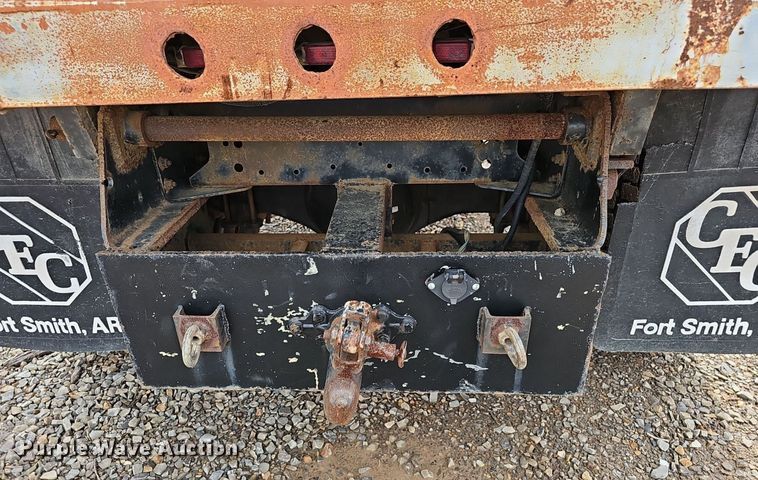 image for item EJ5360 1999 GMC C6500 chipper truck