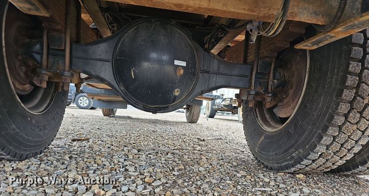 image for item EJ5360 1999 GMC C6500 chipper truck