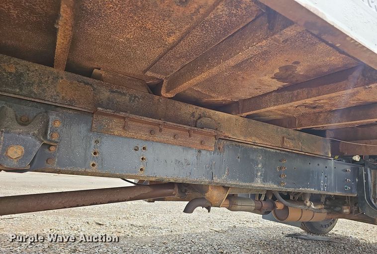 image for item EJ5360 1999 GMC C6500 chipper truck