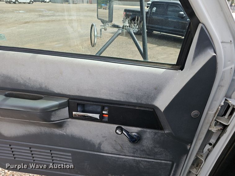 image for item EJ5360 1999 GMC C6500 chipper truck