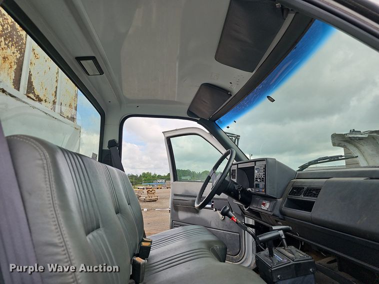 image for item EJ5360 1999 GMC C6500 chipper truck