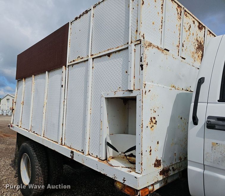 image for item EJ5360 1999 GMC C6500 chipper truck