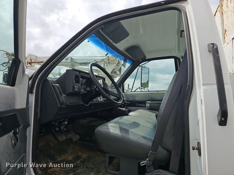 image for item EJ5360 1999 GMC C6500 chipper truck