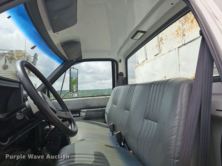 image for item EJ5360 1999 GMC C6500 chipper truck