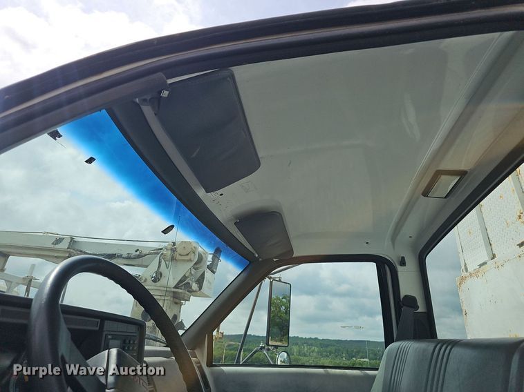 image for item EJ5360 1999 GMC C6500 chipper truck