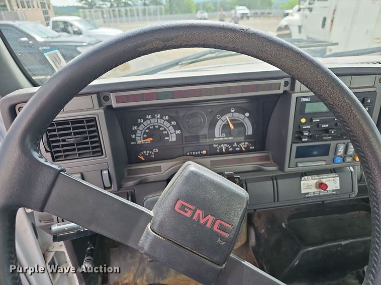 image for item EJ5360 1999 GMC C6500 chipper truck