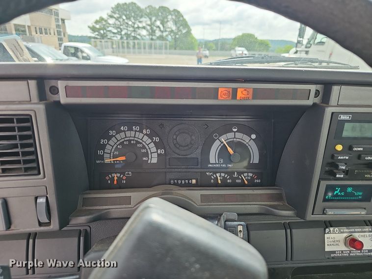 image for item EJ5360 1999 GMC C6500 chipper truck