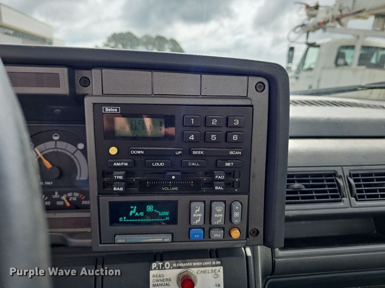 image for item EJ5360 1999 GMC C6500 chipper truck