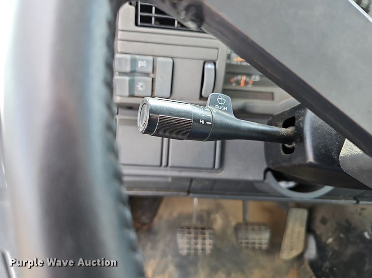 image for item EJ5360 1999 GMC C6500 chipper truck